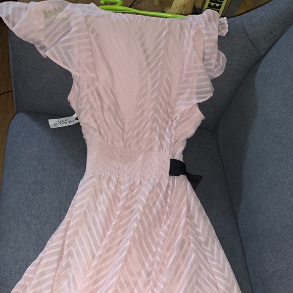 Size large dress for women in light pink. - Picture 2 of 3